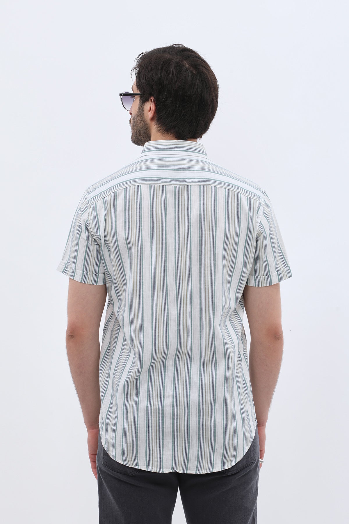 قميص مخطط بأكمام قصيرة وقبة بأزرار من SHIRTSPRO - لون أخضر