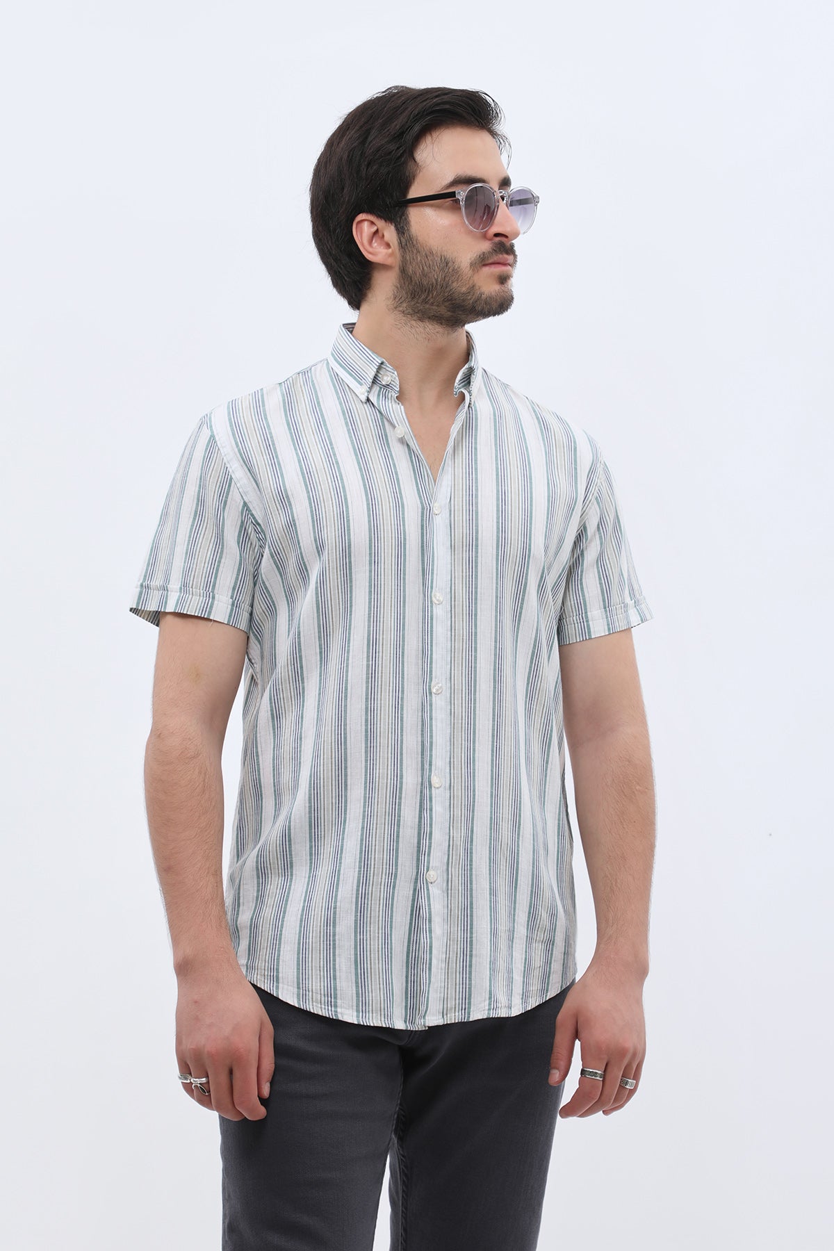 قميص مخطط بأكمام قصيرة وقبة بأزرار من SHIRTSPRO - لون أخضر