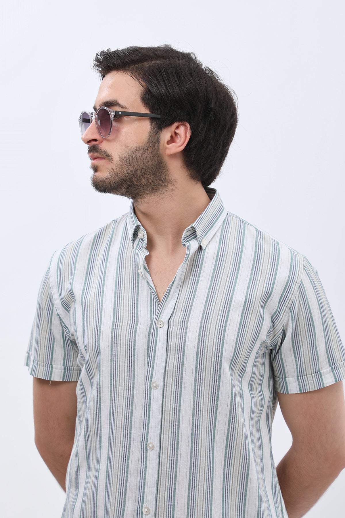 قميص مخطط بأكمام قصيرة وقبة بأزرار من SHIRTSPRO - لون أخضر