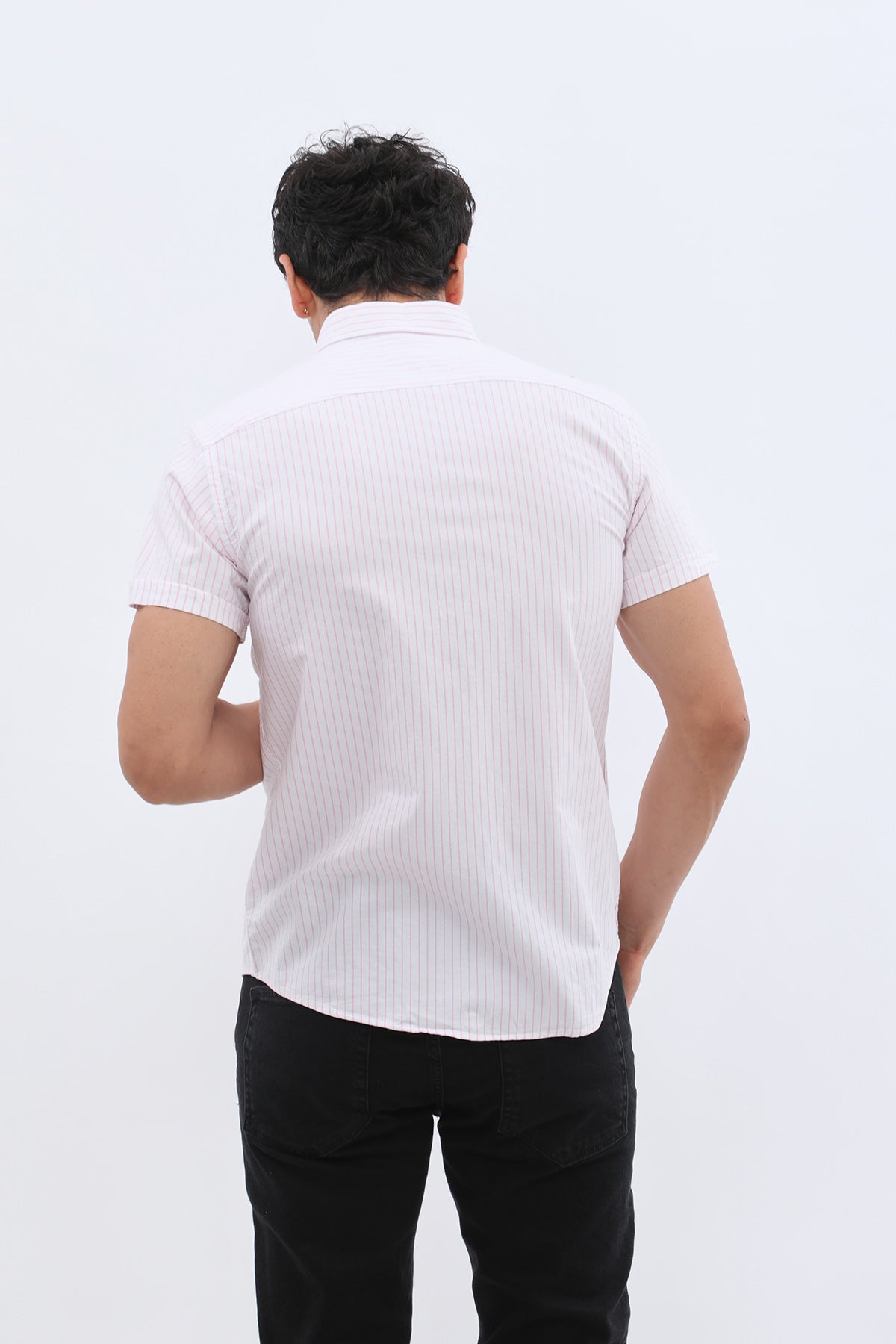 قميص أوكسفورد مخطط بأكمام قصيرة وقبة بأزرار من SHIRTSPRO - لون وردي