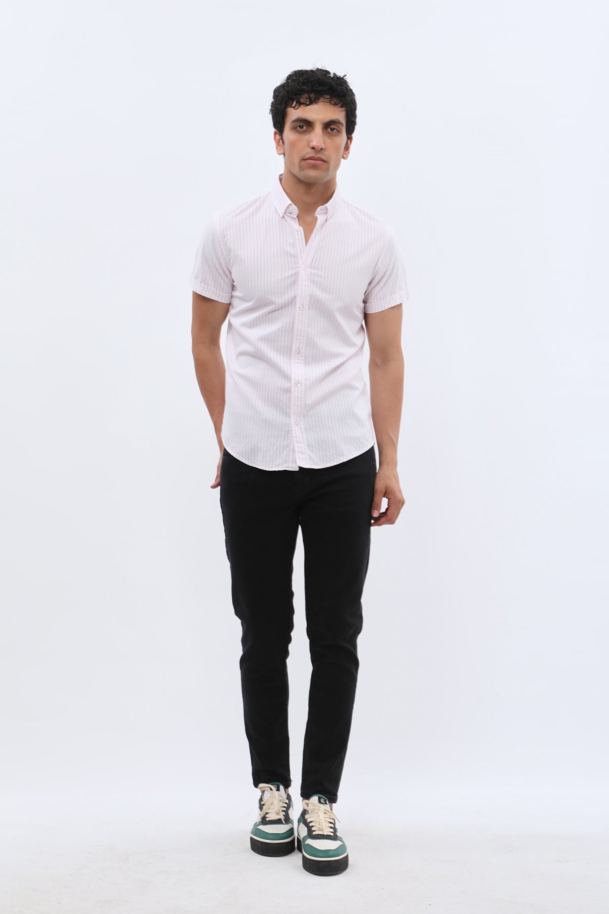 قميص أوكسفورد مخطط بأكمام قصيرة وقبة بأزرار من SHIRTSPRO - لون وردي