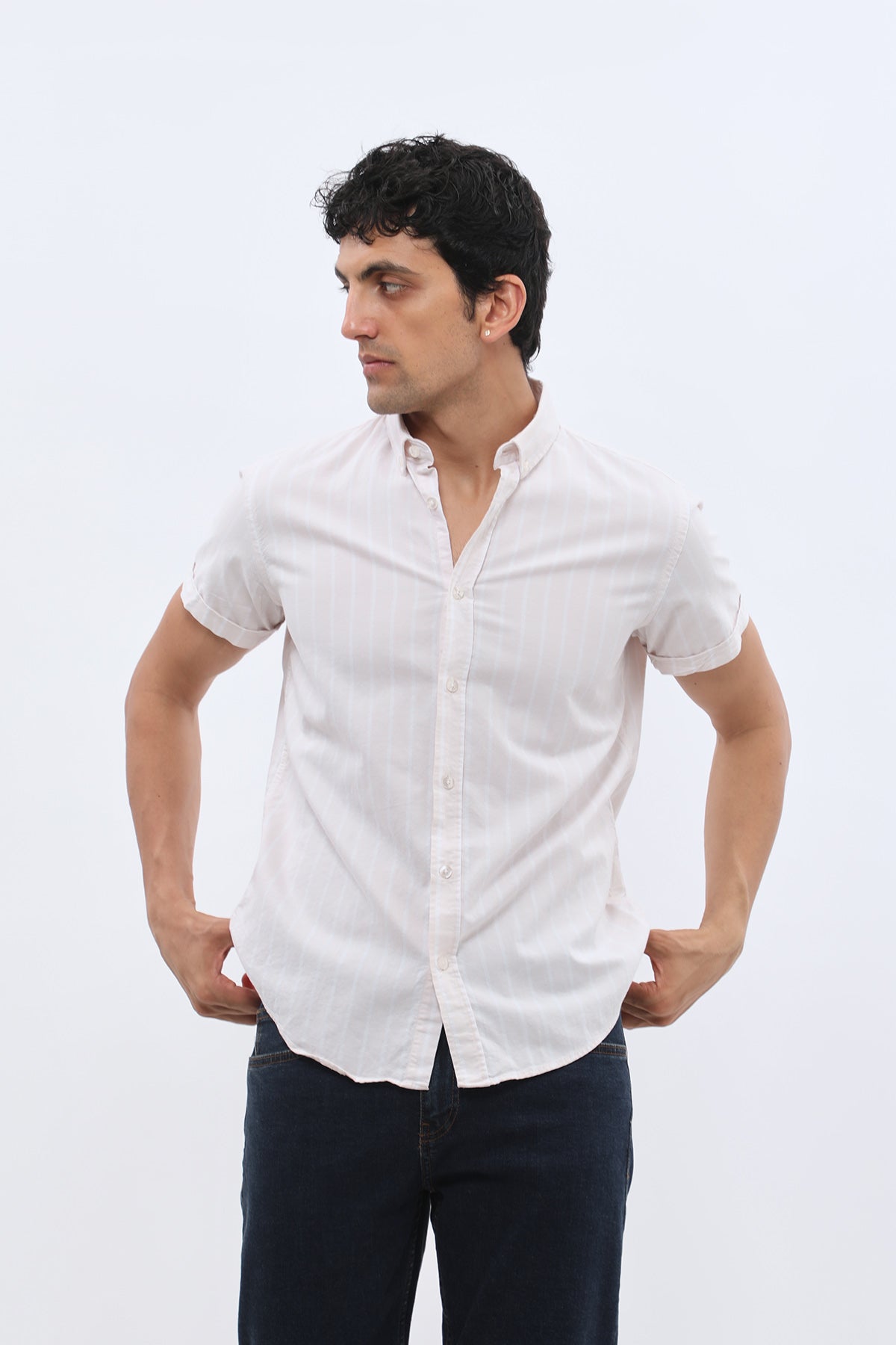 قميص أوكسفورد مخطط بأكمام قصيرة وقبة بأزرار من SHIRTSPRO - لون بيج