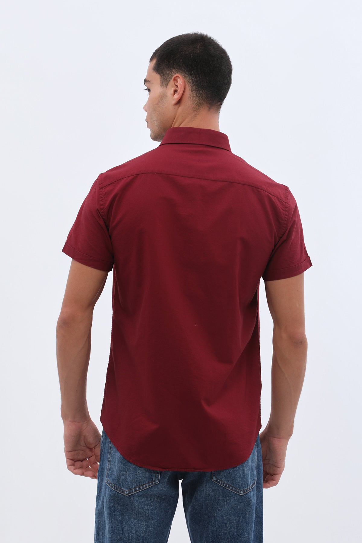 قميص أكسفورد بأكمام قصيرة وقبة بأزرار من SHIRTSPRO - لون أحمر بورجندي