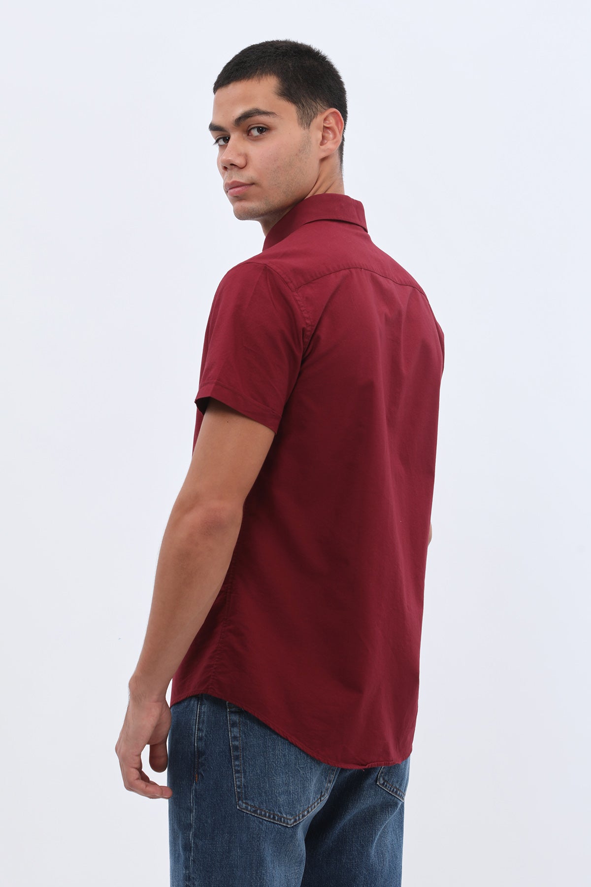 قميص أكسفورد بأكمام قصيرة وقبة بأزرار من SHIRTSPRO - لون أحمر بورجندي