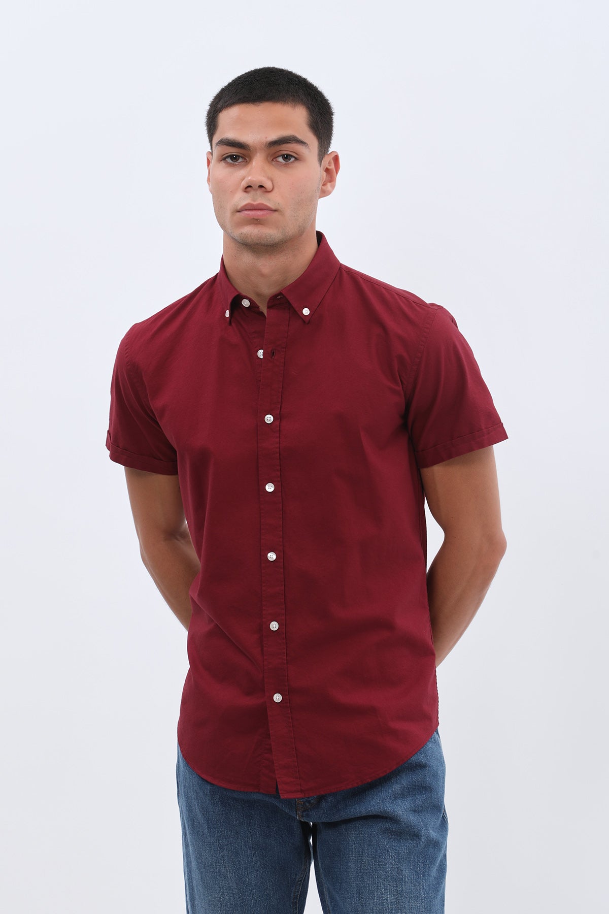 قميص أكسفورد بأكمام قصيرة وقبة بأزرار من SHIRTSPRO - لون أحمر بورجندي