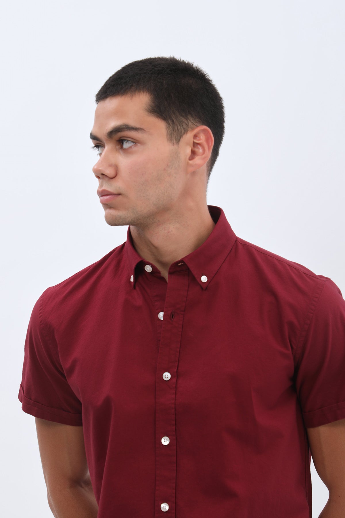 قميص أكسفورد بأكمام قصيرة وقبة بأزرار من SHIRTSPRO - لون أحمر بورجندي