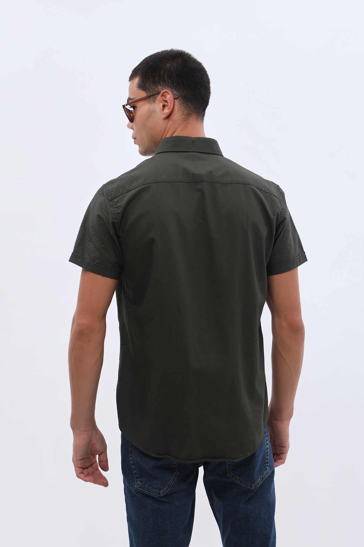 قميص أكسفورد بأكمام قصيرة وقبة بأزرار من SHIRTSPRO - لون زيتي