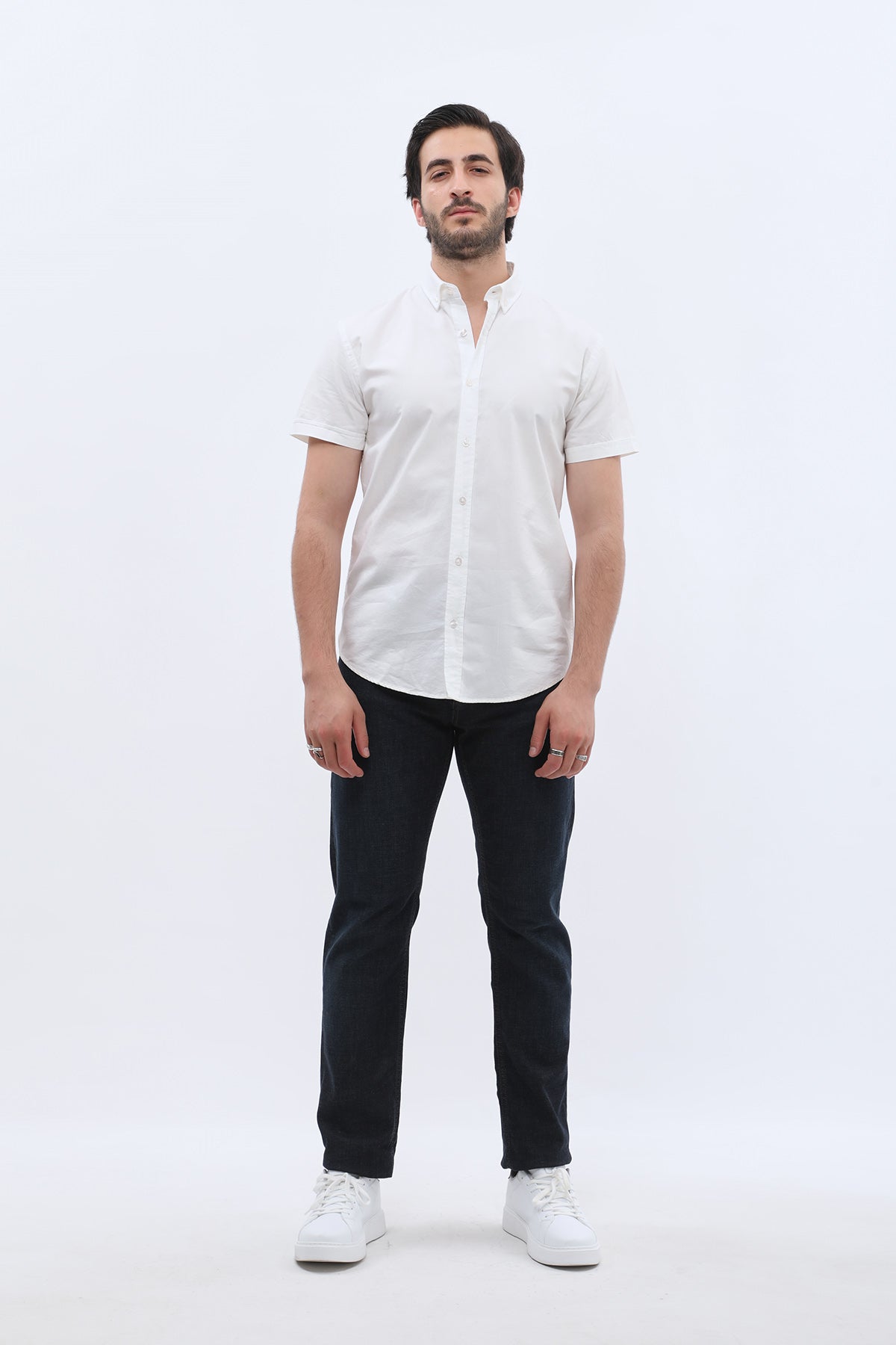 قميص أكسفورد بأكمام قصيرة وقبة بأزرار من SHIRTSPRO - لون أبيض