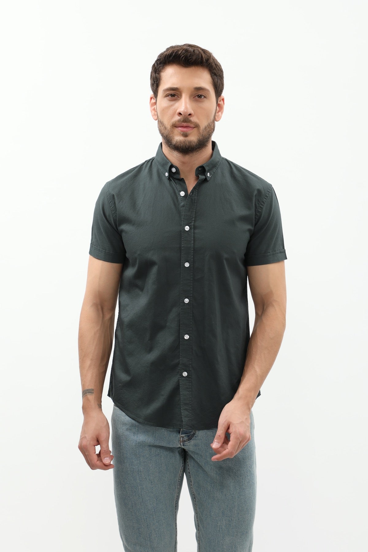 قميص أكسفورد بأكمام قصيرة وقبة بأزرار من SHIRTSPRO - لون زيتي باهت