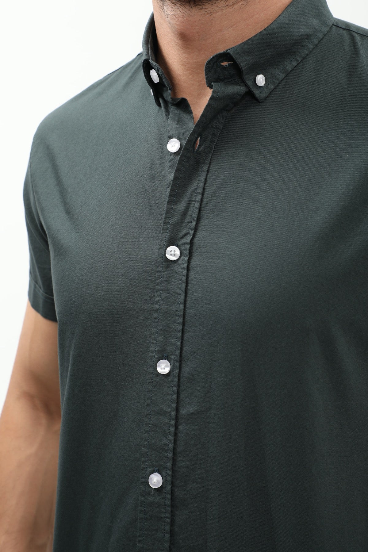 قميص أكسفورد بأكمام قصيرة وقبة بأزرار من SHIRTSPRO - لون زيتي باهت
