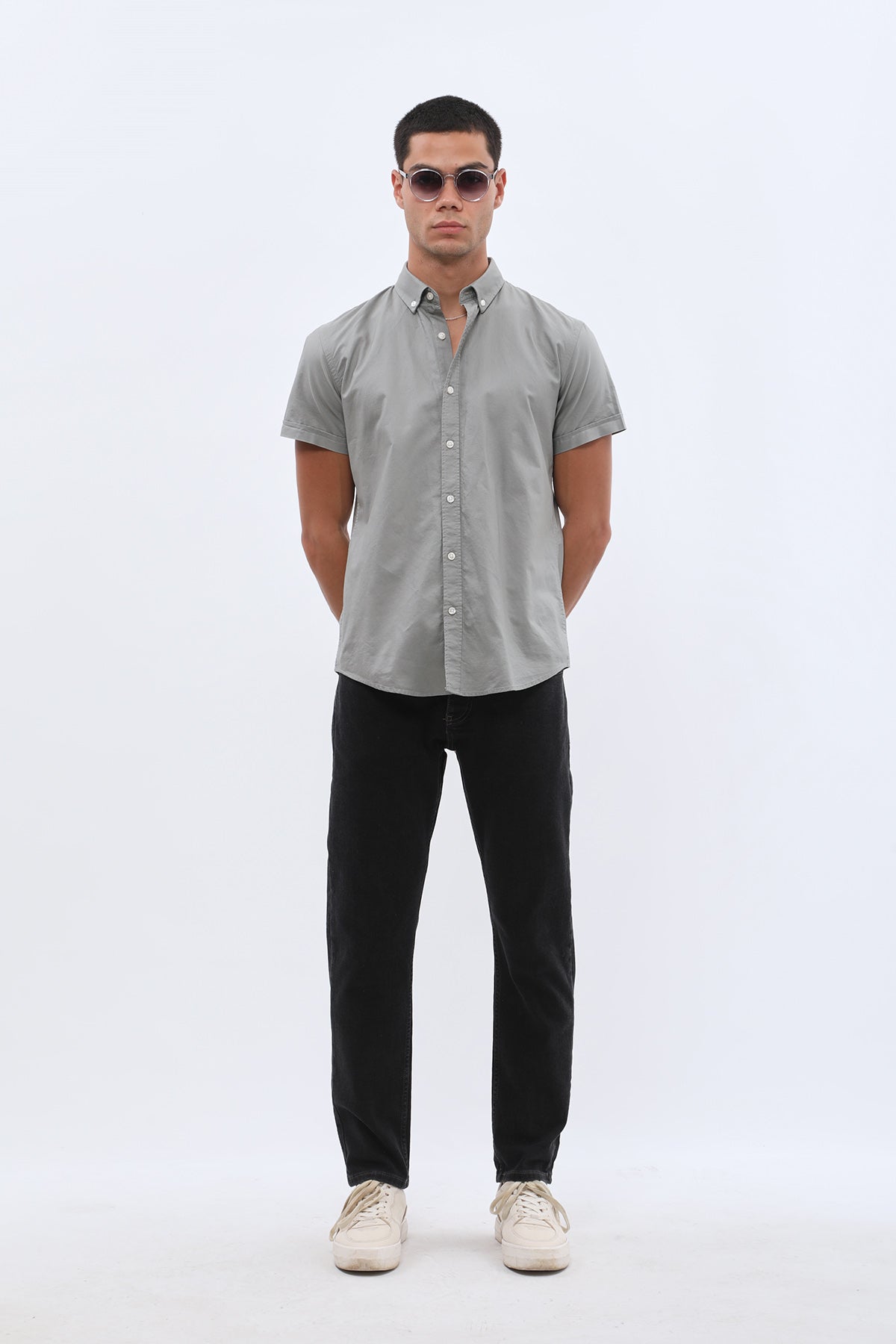 قميص أكسفورد بأكمام قصيرة وقبة بأزرار من SHIRTSPRO - لون رمادي فاتح
