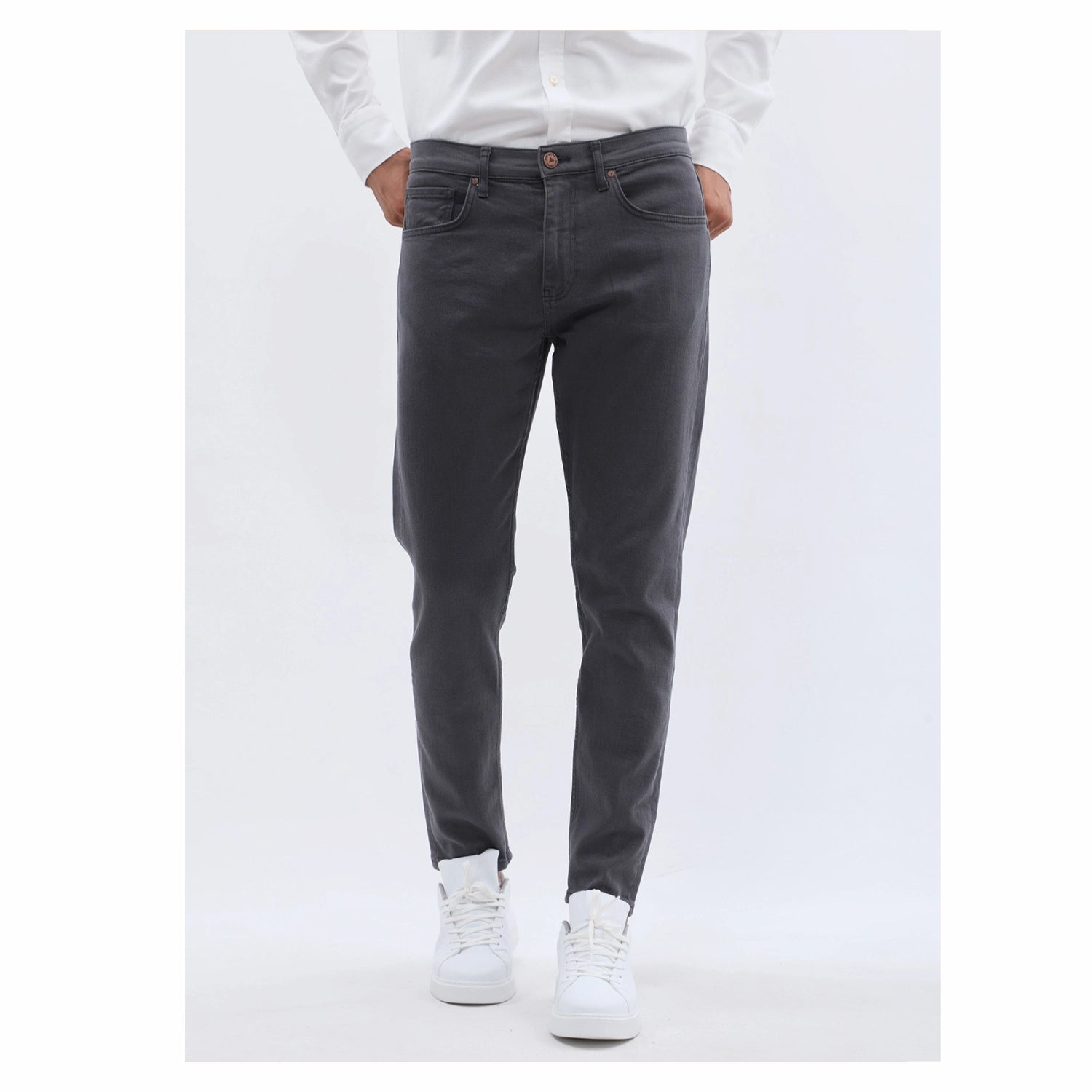 Men's dark grey boyfriend slim jeans – relaxed fit, premium stretch fabric, styled for everyday wear