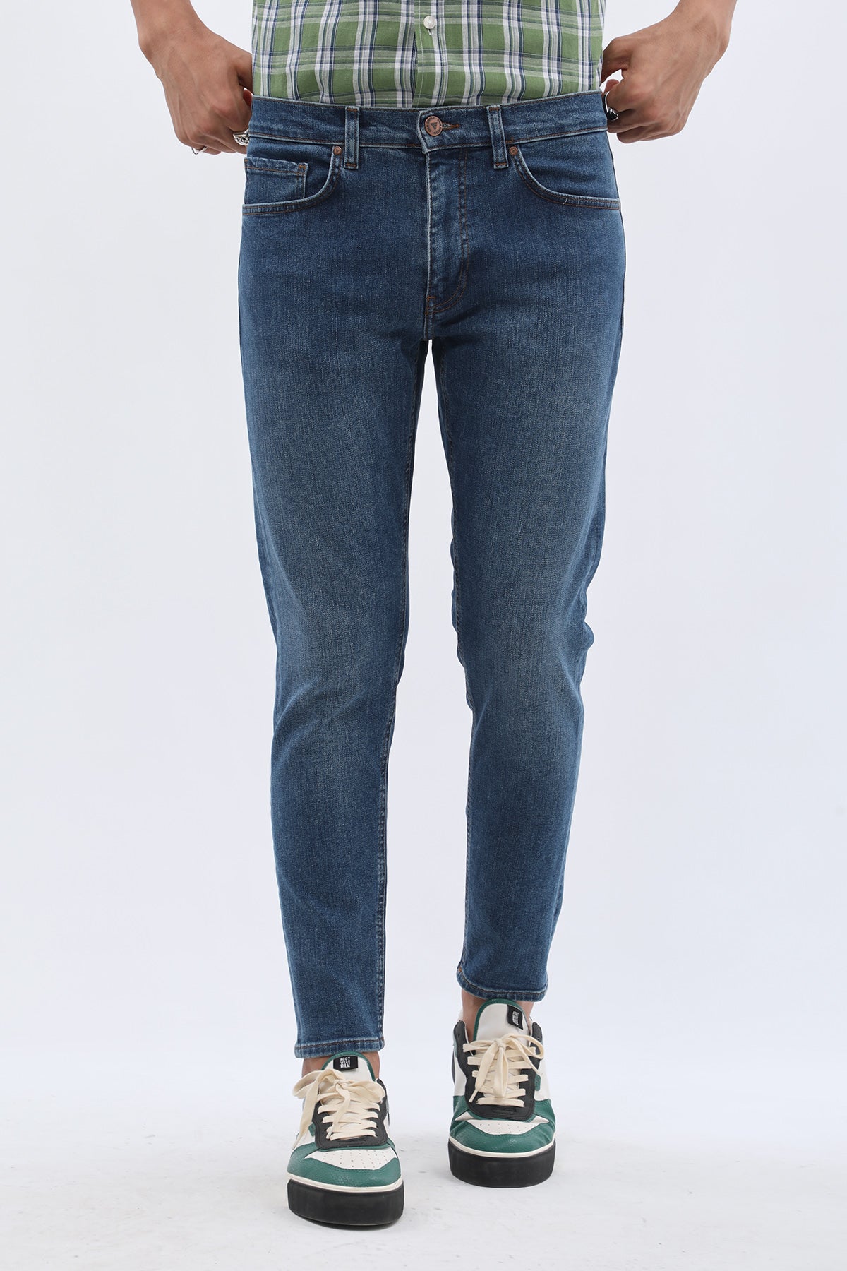 DNM UNITED Boyfriend Slim Fit Jeans - Mid-Wash Blue
