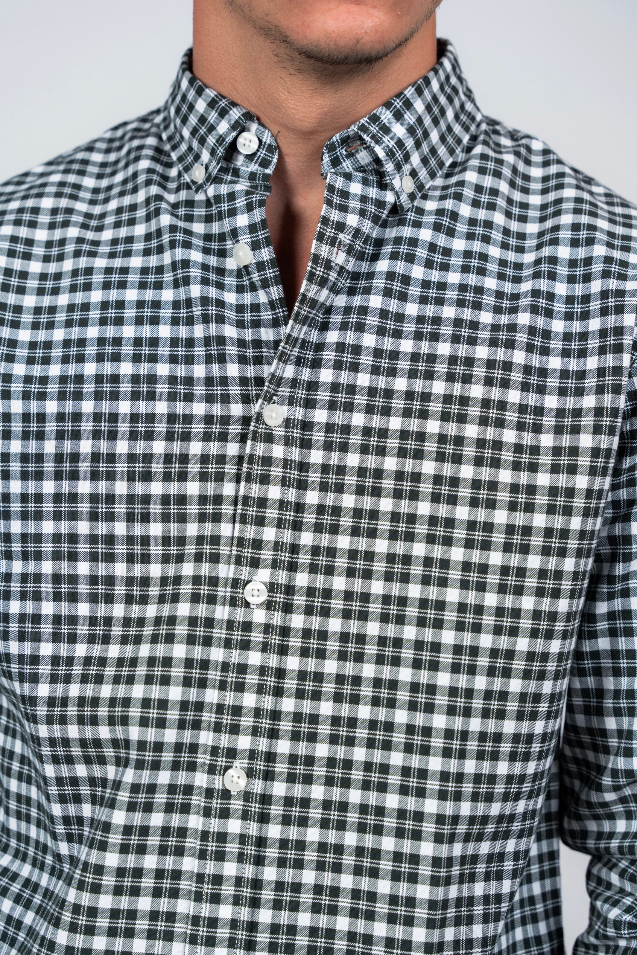 قميص كاروهات بقبة بازرار من SHIRTSPRO - لون زيتي داكن