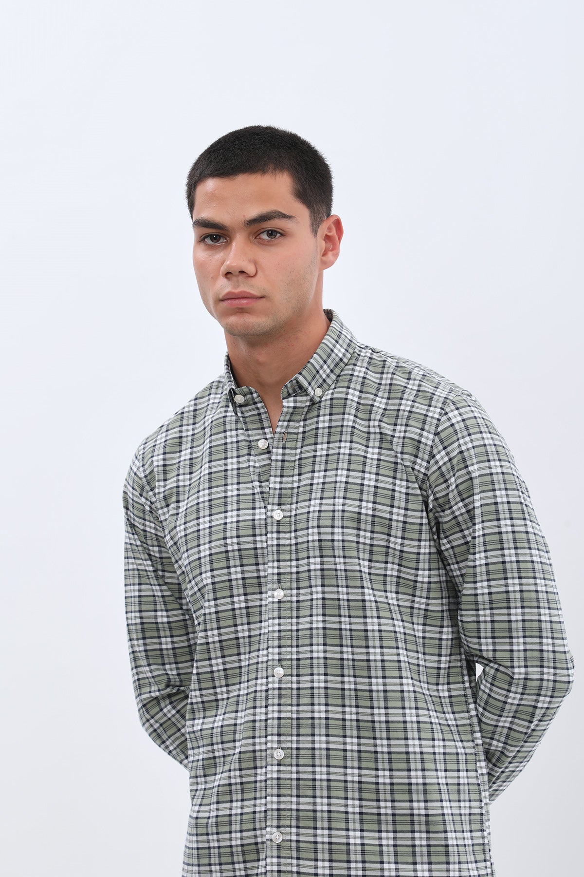 قميص أكسفورد كاروهات بقبة بأزرار من SHIRTSPRO - لون أخضر زيتوني
