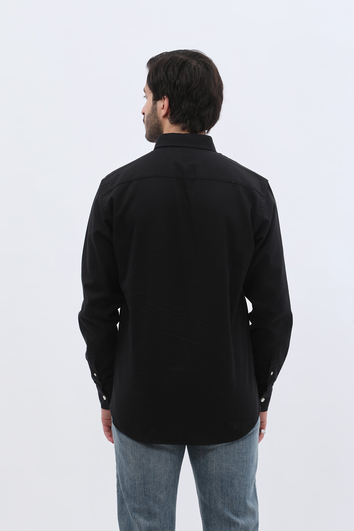 قميص باسكت بقبة بأزرار من SHIRTSPRO - لون أسود