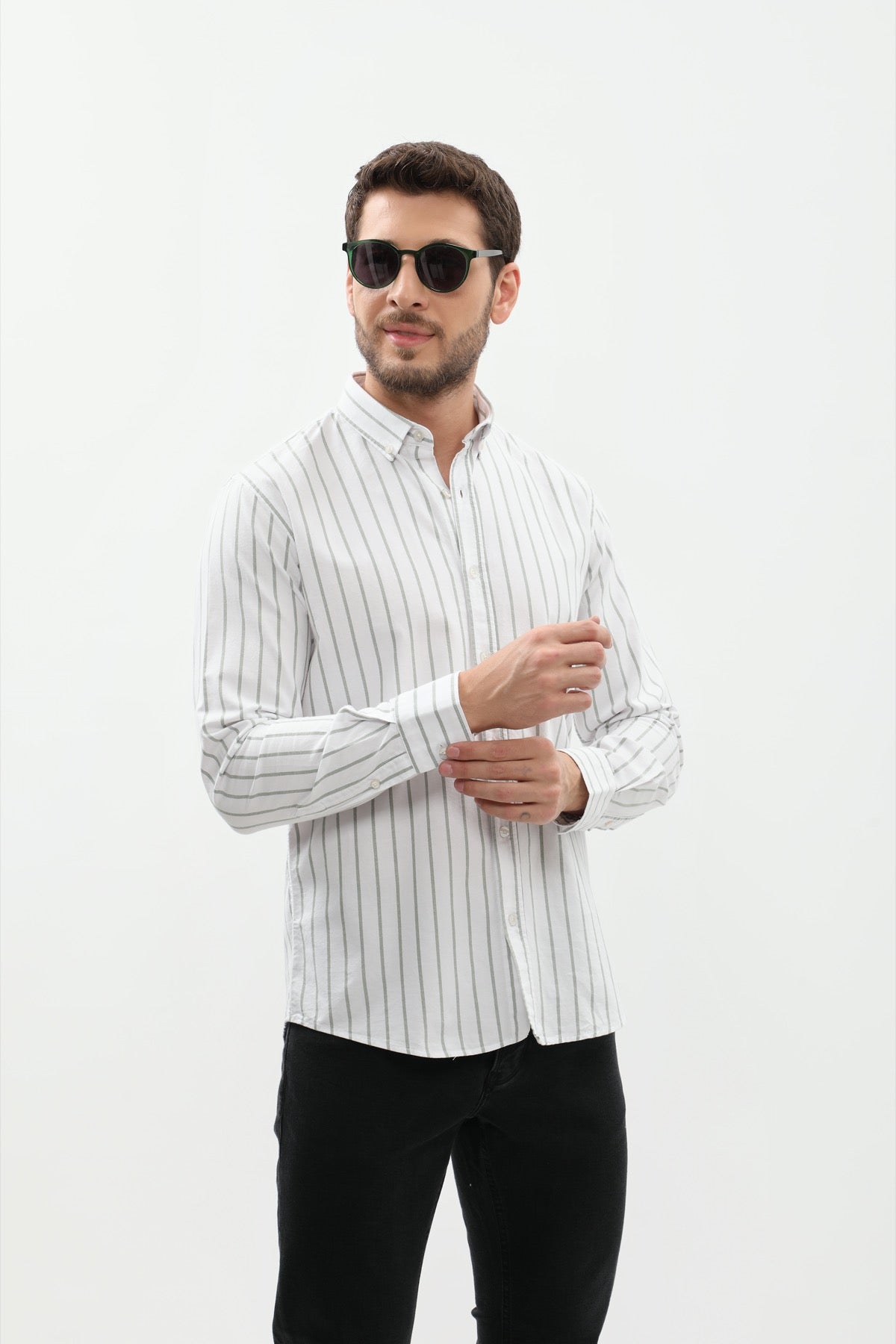 قميص مخطط بقبة بأزرار من SHIRTSPRO - لون زيتي