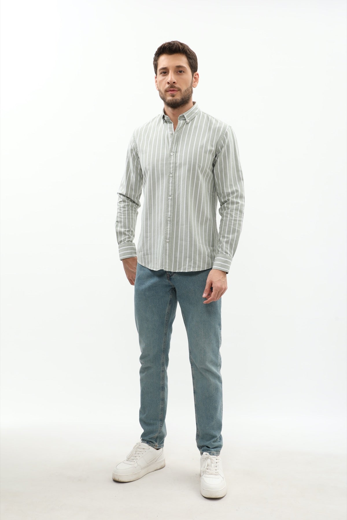 قميص مخطط بقبة بأزرار من SHIRTSPRO - لون زيتي