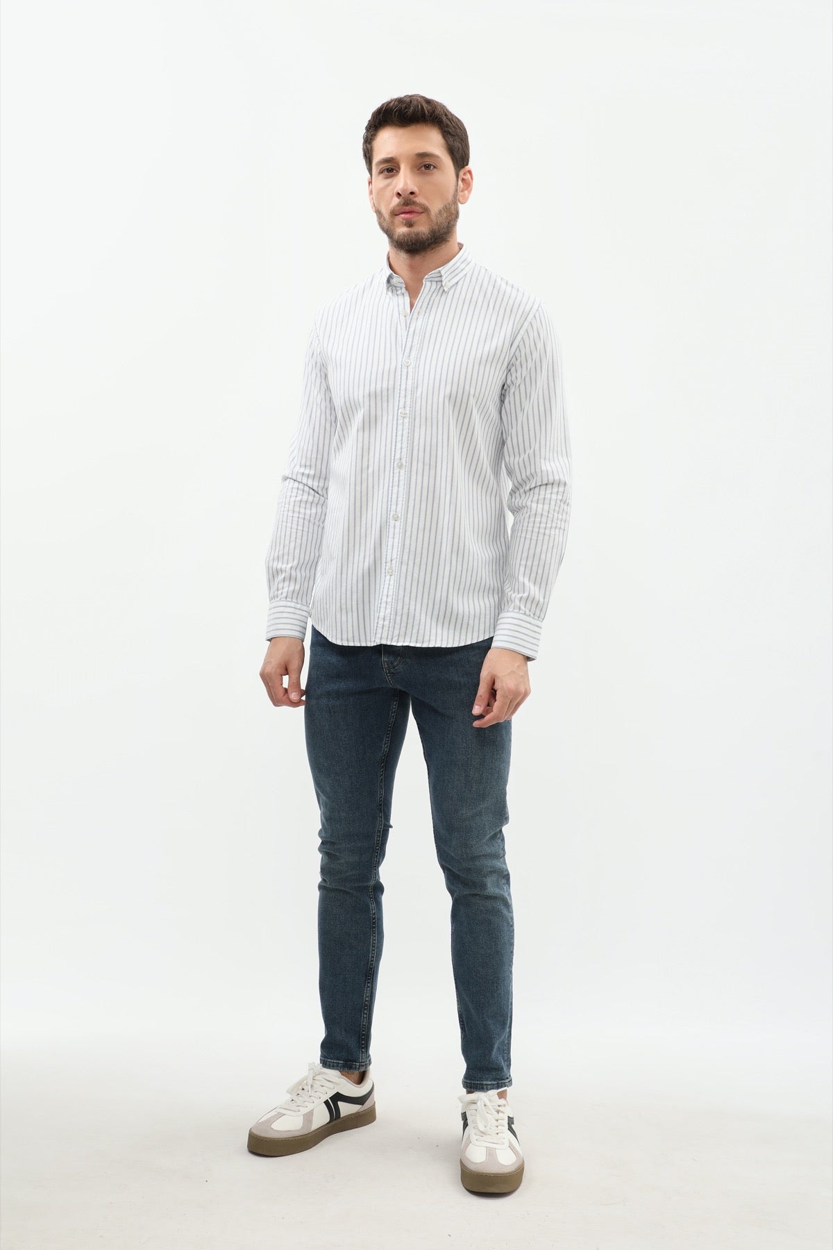 قميص مخطط بقبة بأزرار من SHIRTSPRO - لون أبيض