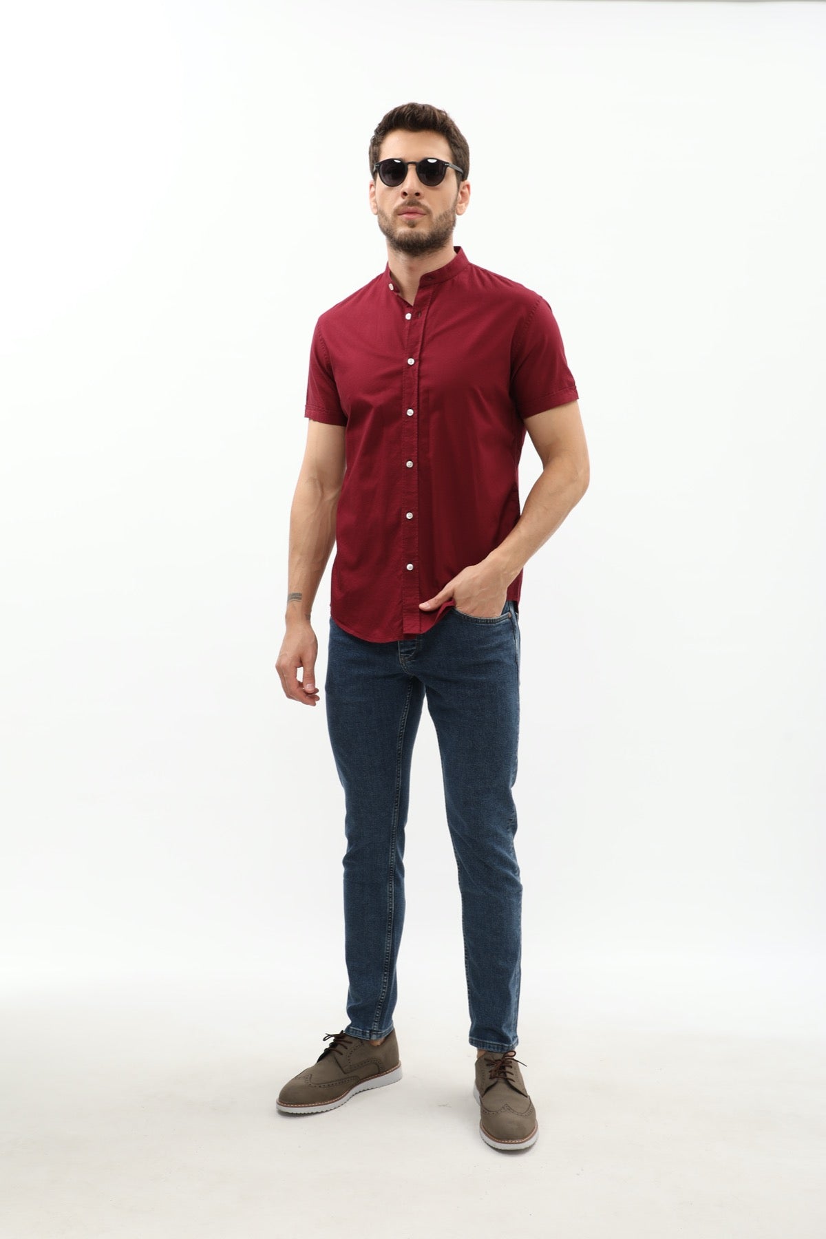 قميص أكسفورد بأكمام قصيرة وقبة ماندارين من SHIRTSPRO - لون احمر بورجندي