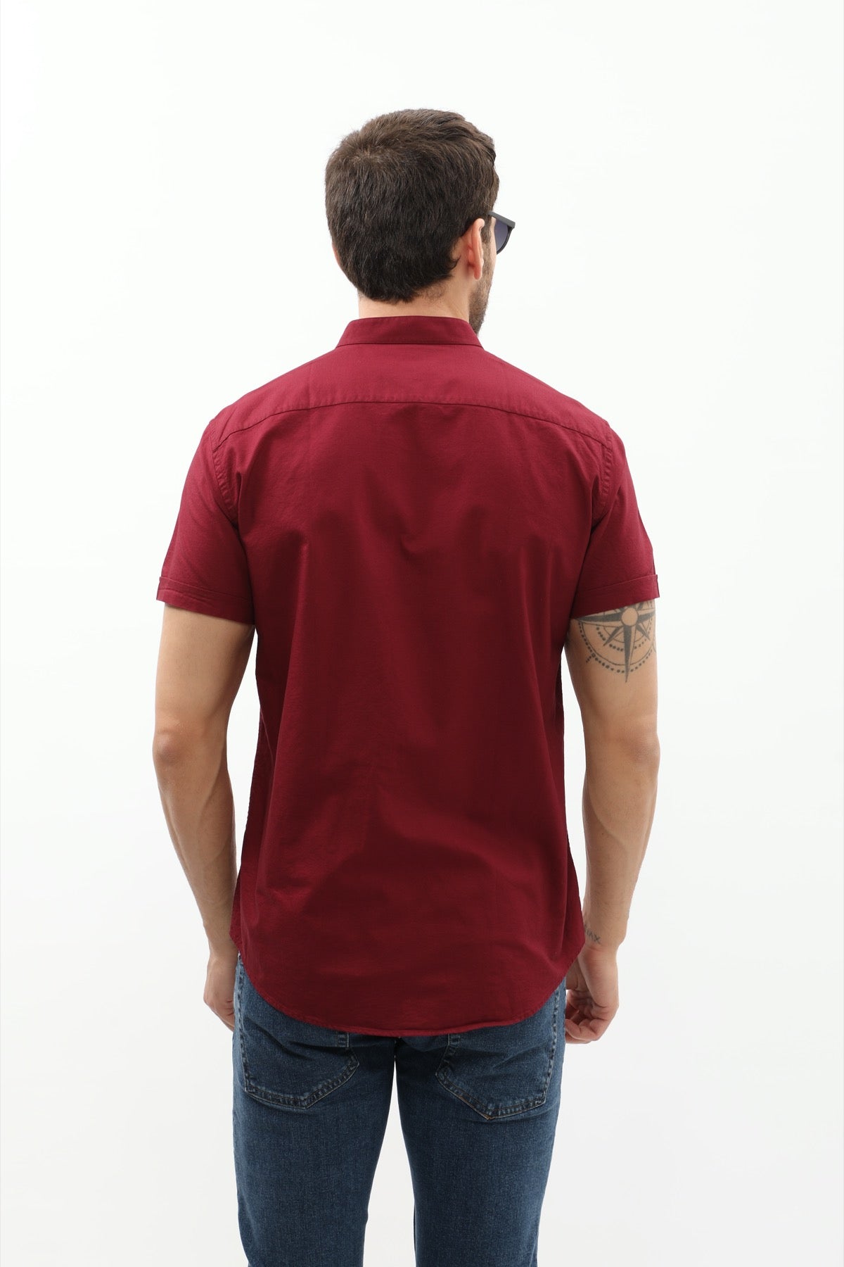 قميص أكسفورد بأكمام قصيرة وقبة ماندارين من SHIRTSPRO - لون احمر بورجندي