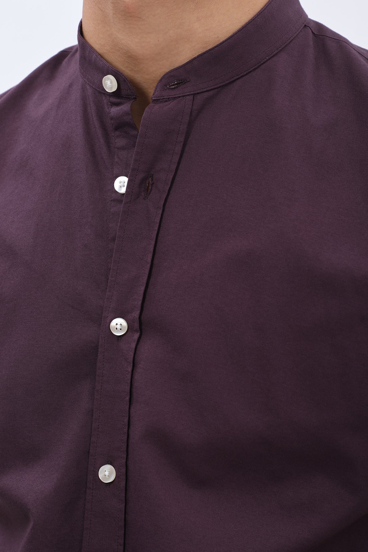 قميص أكسفورد بأكمام قصيرة وقبة ماندارين من SHIRTSPRO - لون بنفسجي داكن