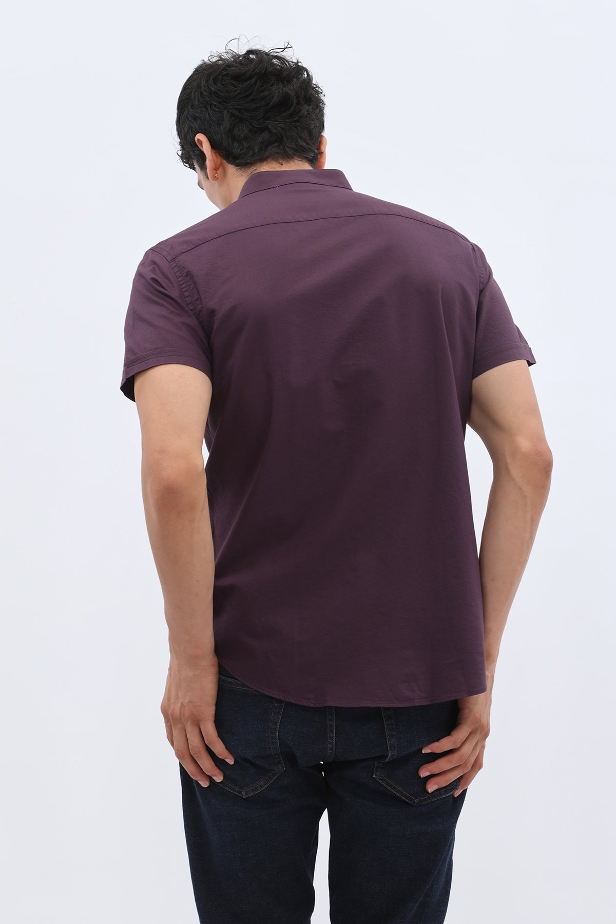قميص أكسفورد بأكمام قصيرة وقبة ماندارين من SHIRTSPRO - لون بنفسجي داكن