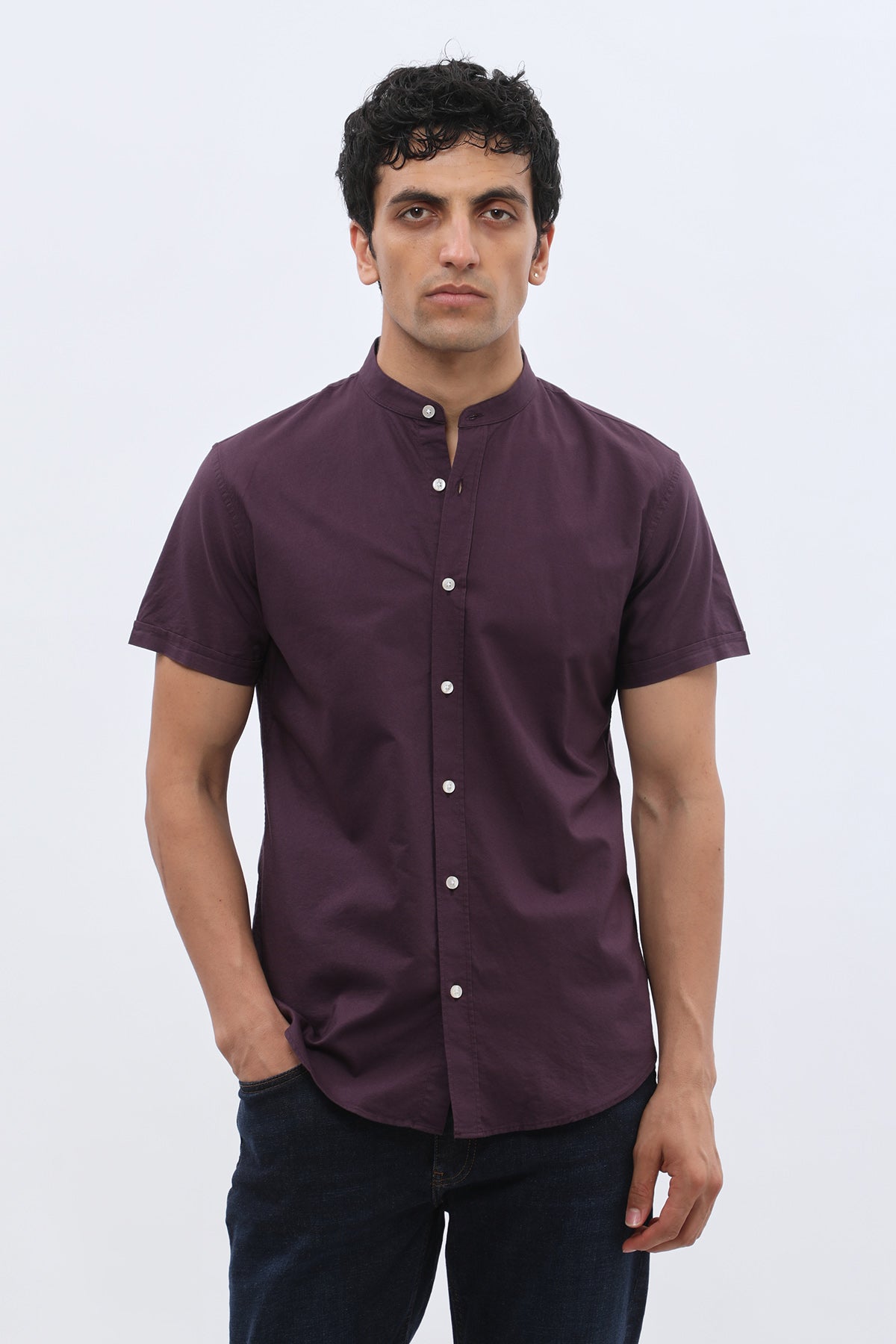 قميص أكسفورد بأكمام قصيرة وقبة ماندارين من SHIRTSPRO - لون بنفسجي داكن