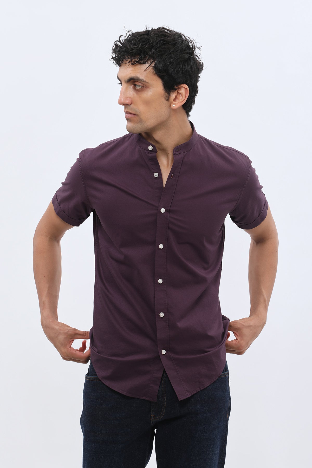 قميص أكسفورد بأكمام قصيرة وقبة ماندارين من SHIRTSPRO - لون بنفسجي داكن