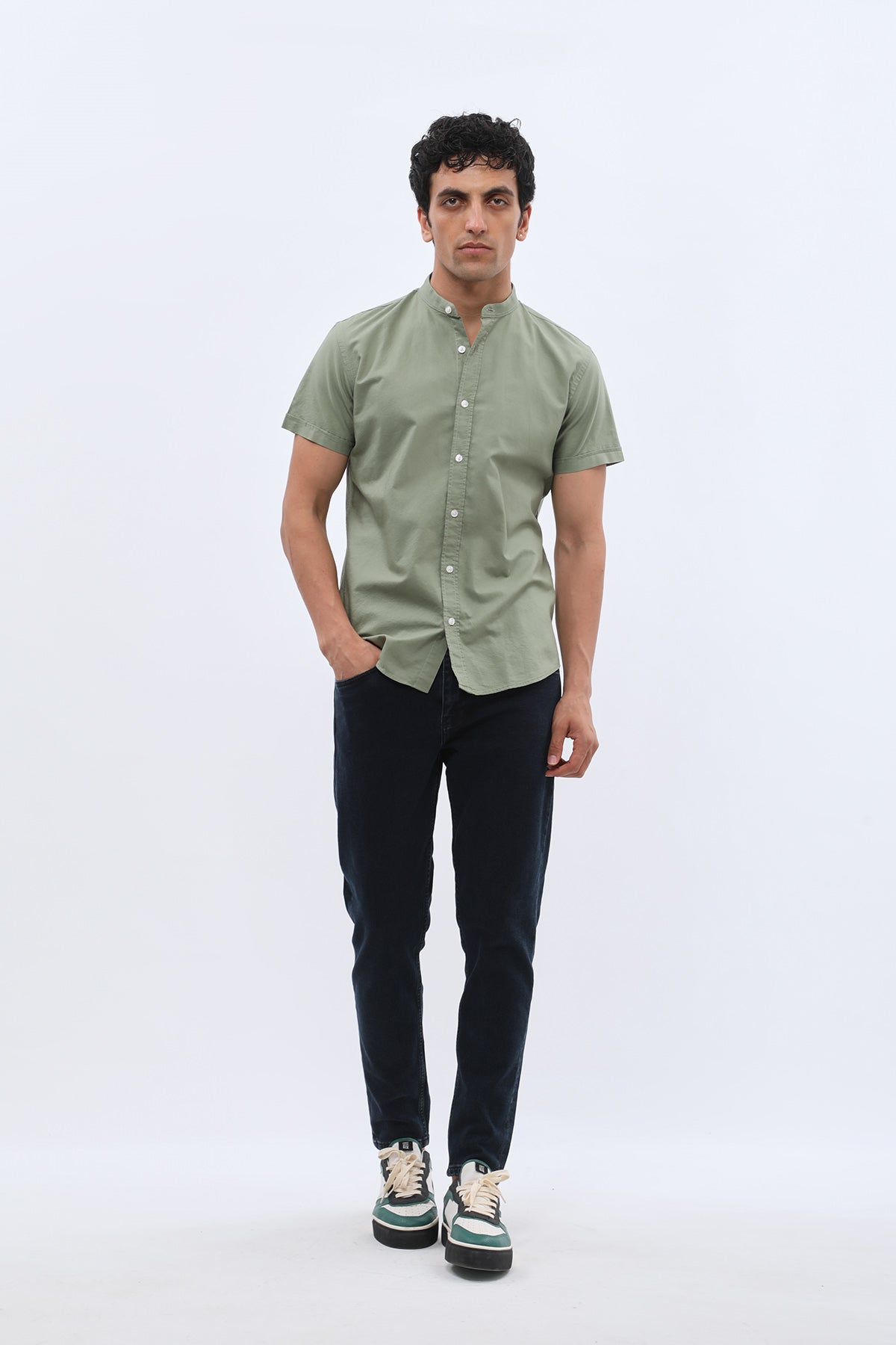 قميص أكسفورد بأكمام قصيرة وقبة ماندارين من SHIRTSPRO - لون أخضر زيتوني