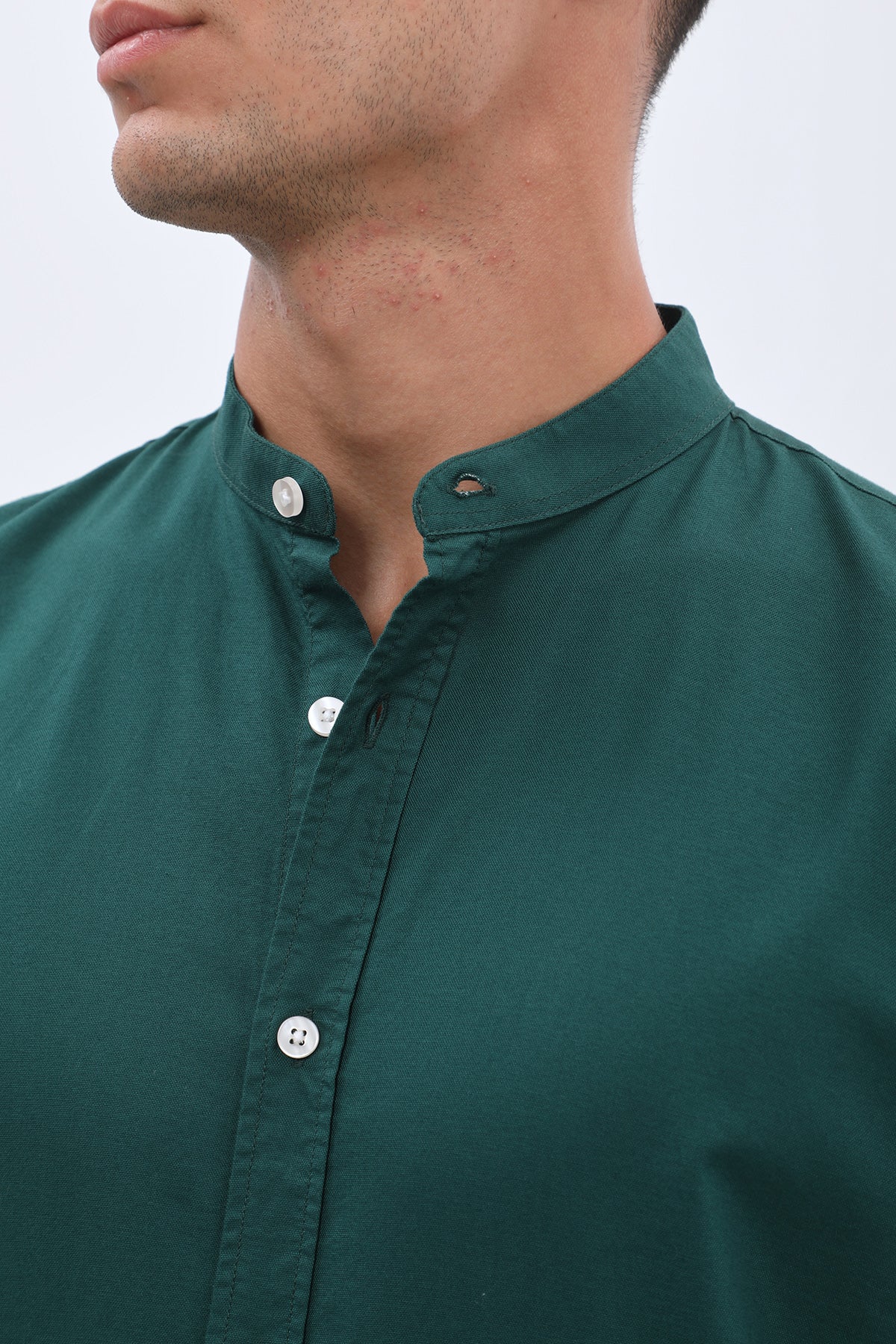 قميص أكسفورد بأكمام قصيرة وقبة ماندارين من SHIRTSPRO - لون أخضر صنوبري