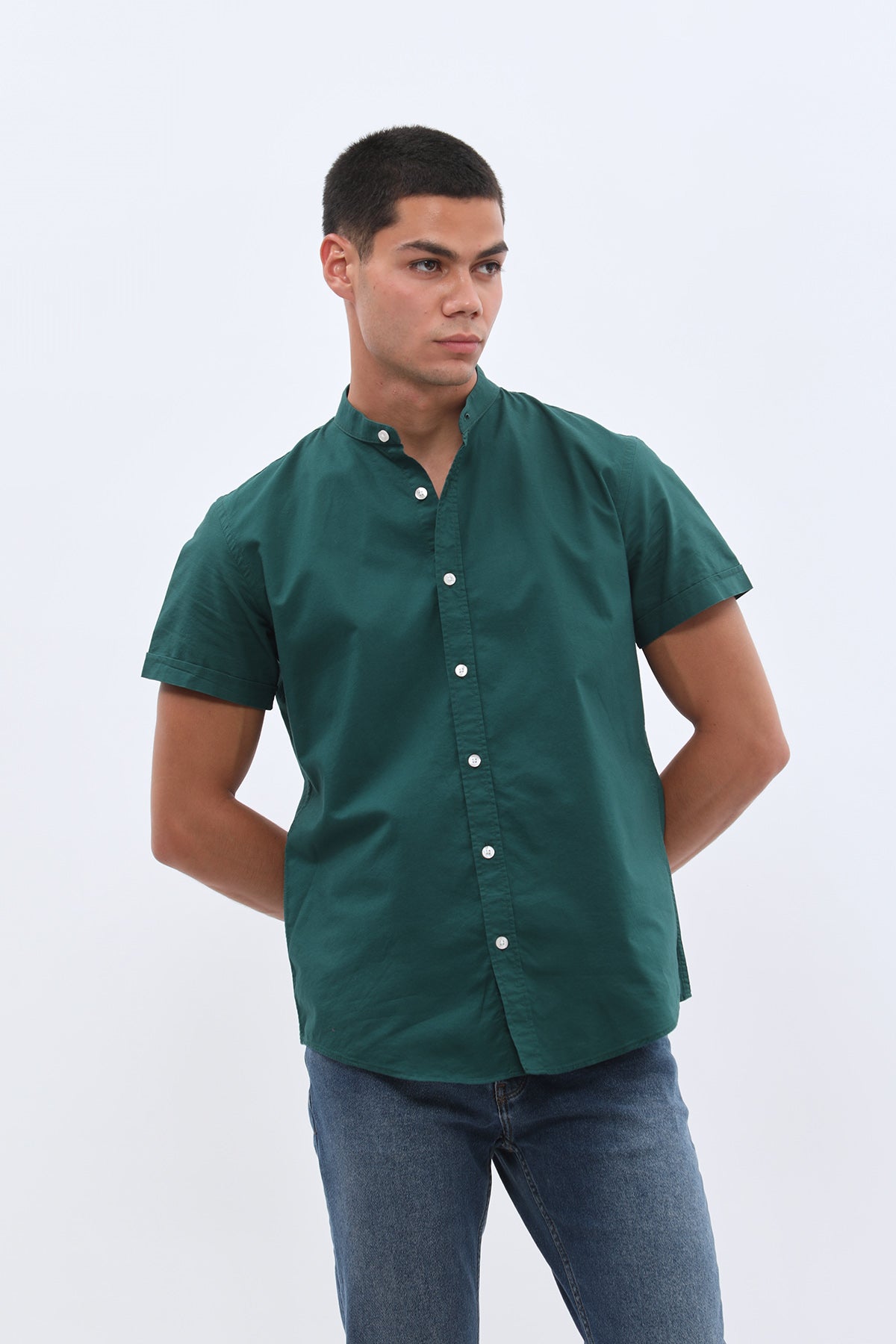 قميص أكسفورد بأكمام قصيرة وقبة ماندارين من SHIRTSPRO - لون أخضر صنوبري