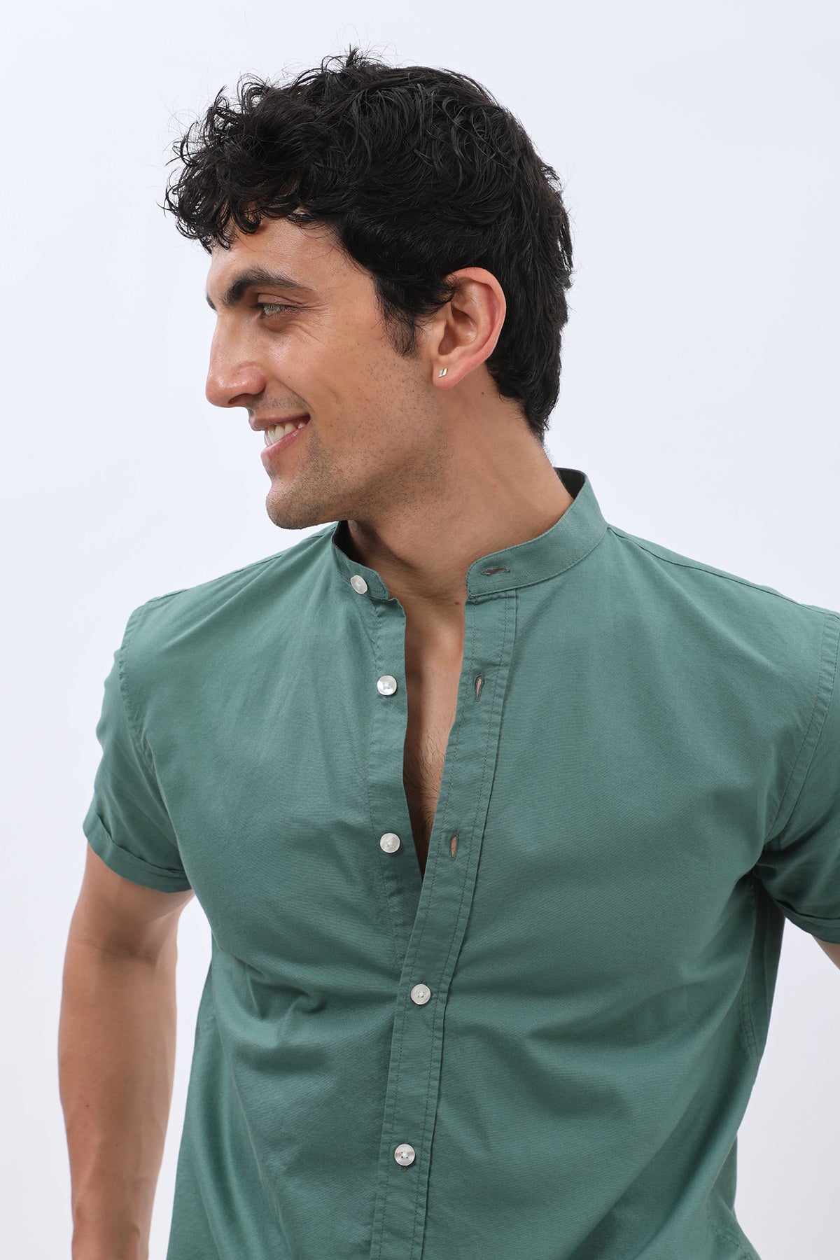 قميص أكسفورد بأكمام قصيرة وقبة ماندارين من SHIRTSPRO - لون أخضر رمادي