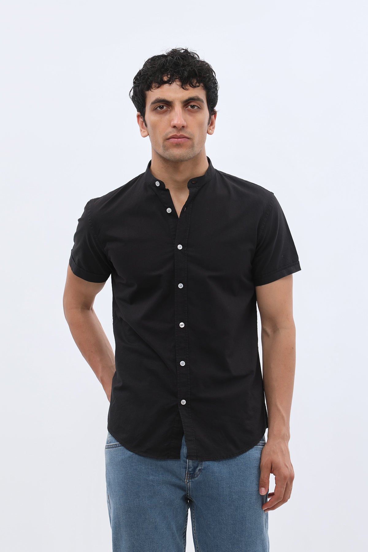 قميص أكسفورد بأكمام قصيرة وقبة ماندارين من SHIRTSPRO - لون أسود