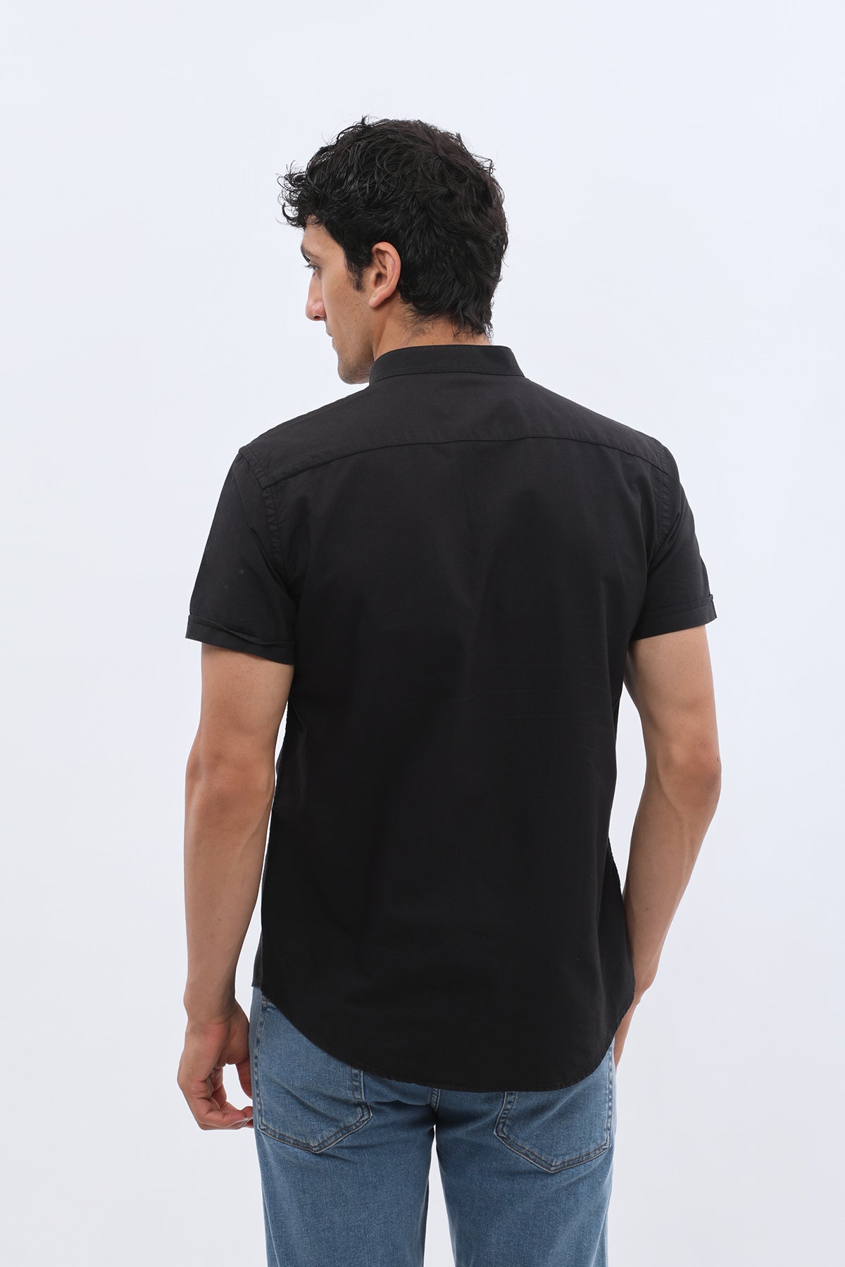 قميص أكسفورد بأكمام قصيرة وقبة ماندارين من SHIRTSPRO - لون أسود
