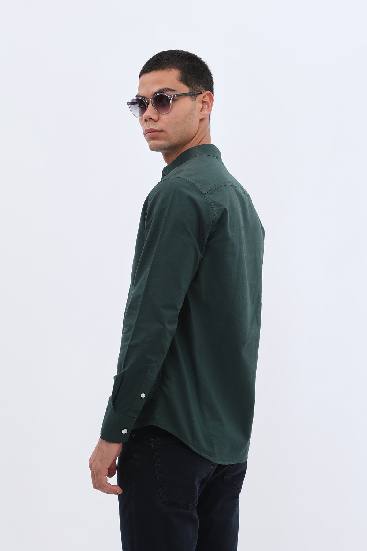 قميص أكسفورد بقبة ماندارين من SHIRTSPRO - لون أخضر صنوبري غامق