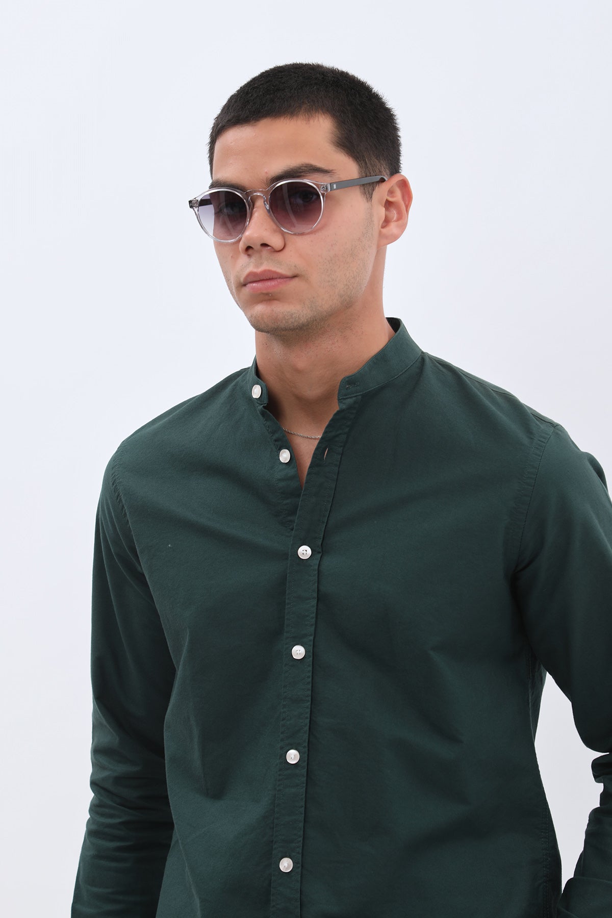 قميص أكسفورد بقبة ماندارين من SHIRTSPRO - لون أخضر صنوبري غامق