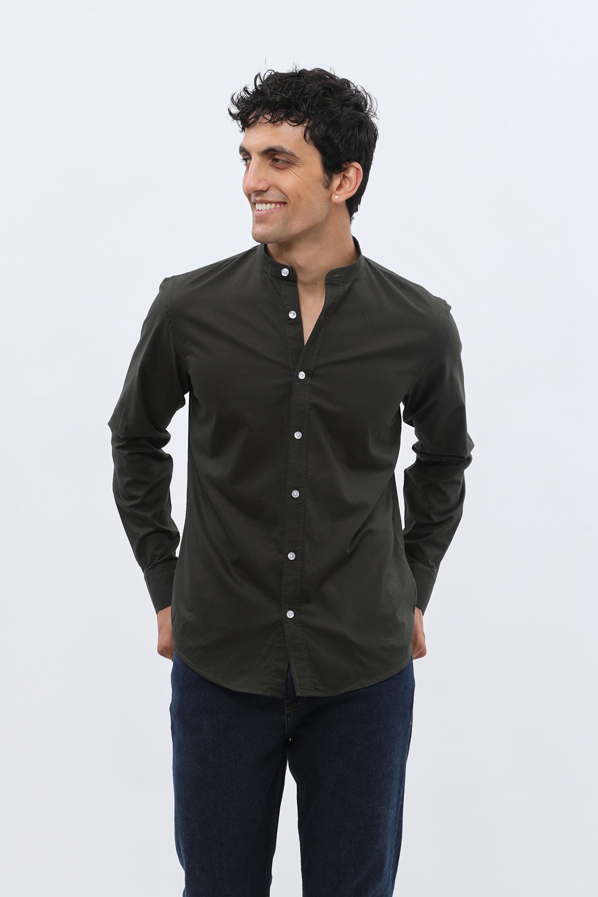 قميص أوكسفورد بقبة ماندارين من SHIRTSPRO - لون زيتي
