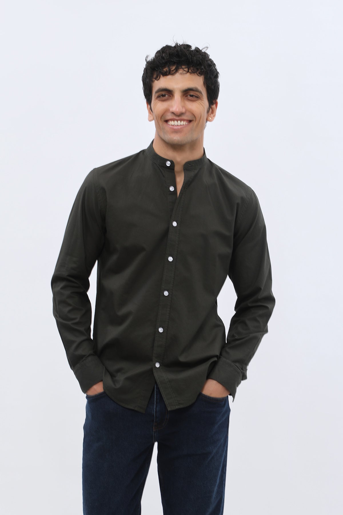 قميص أوكسفورد بقبة ماندارين من SHIRTSPRO - لون زيتي
