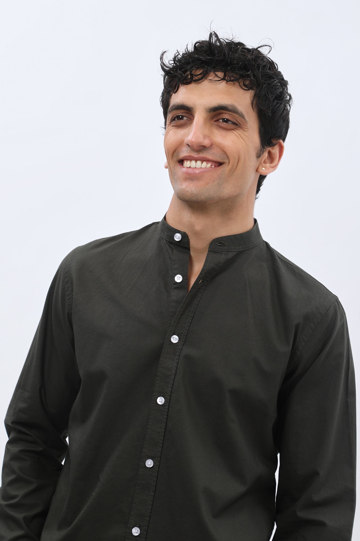 قميص أوكسفورد بقبة ماندارين من SHIRTSPRO - لون زيتي
