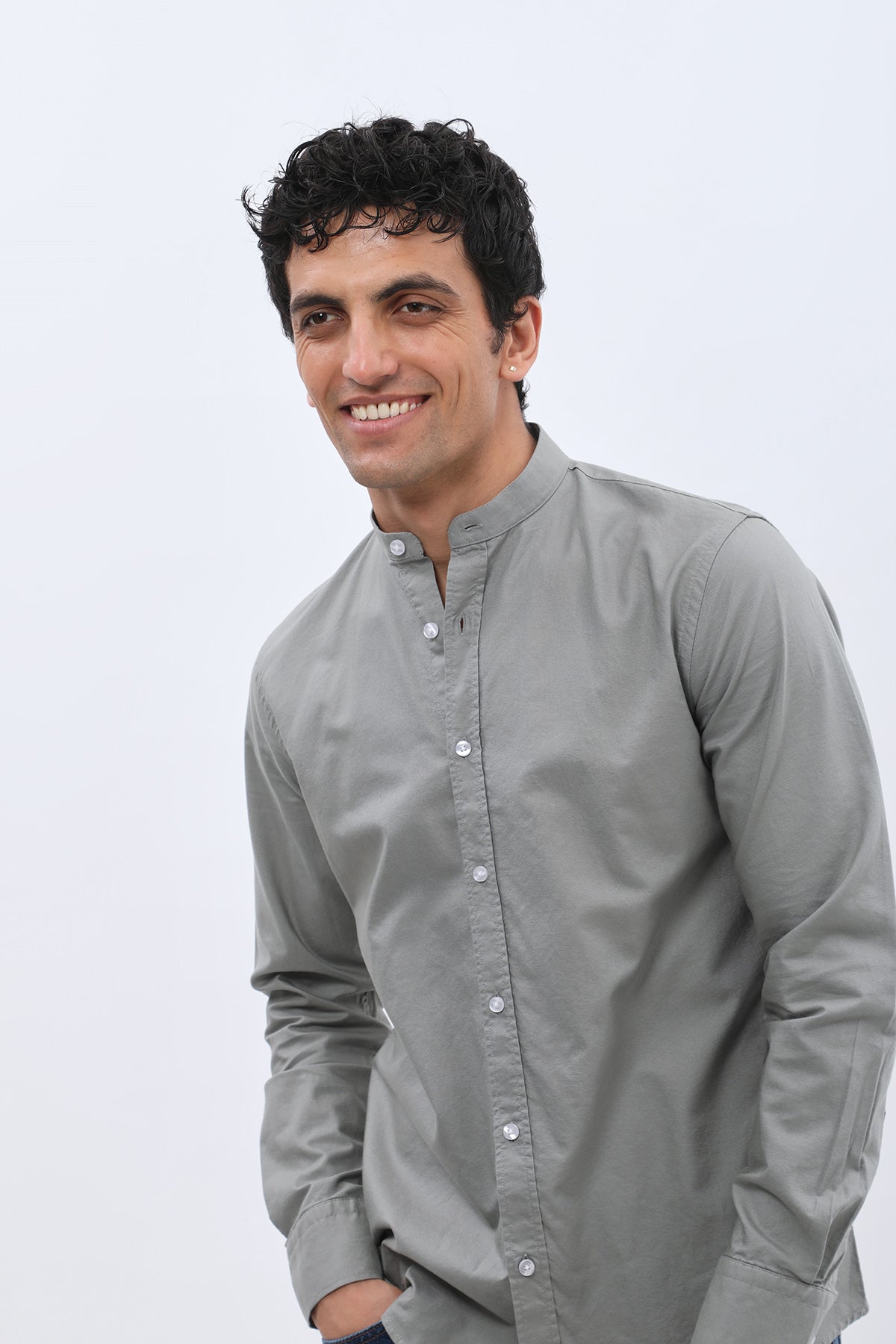 قميص أكسفورد بقبة ماندارين من SHIRTSPRO - لون رمادي فاتح