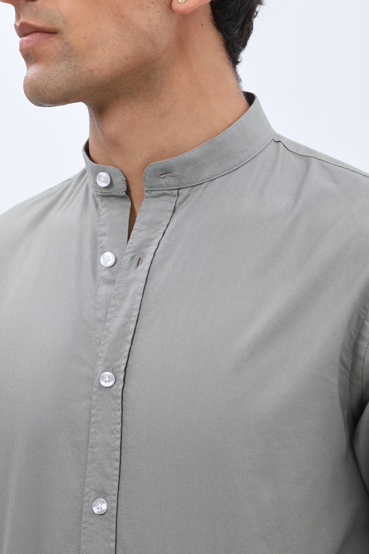 قميص أكسفورد بقبة ماندارين من SHIRTSPRO - لون رمادي فاتح