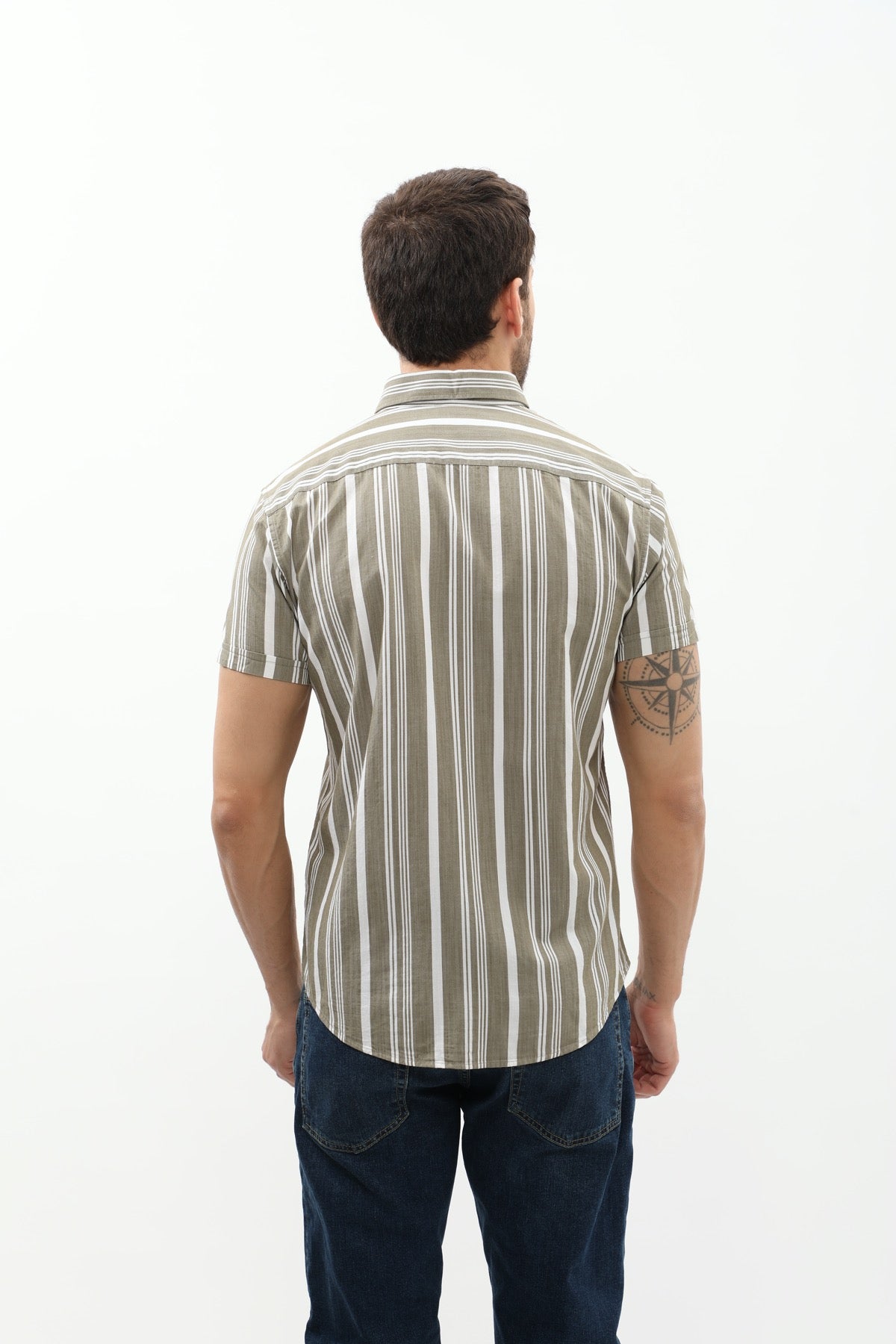 قميص مخطط بأكمام قصيرة وقبة بأزرار من SHIRTSPRO - لون أخضر عسكري 
