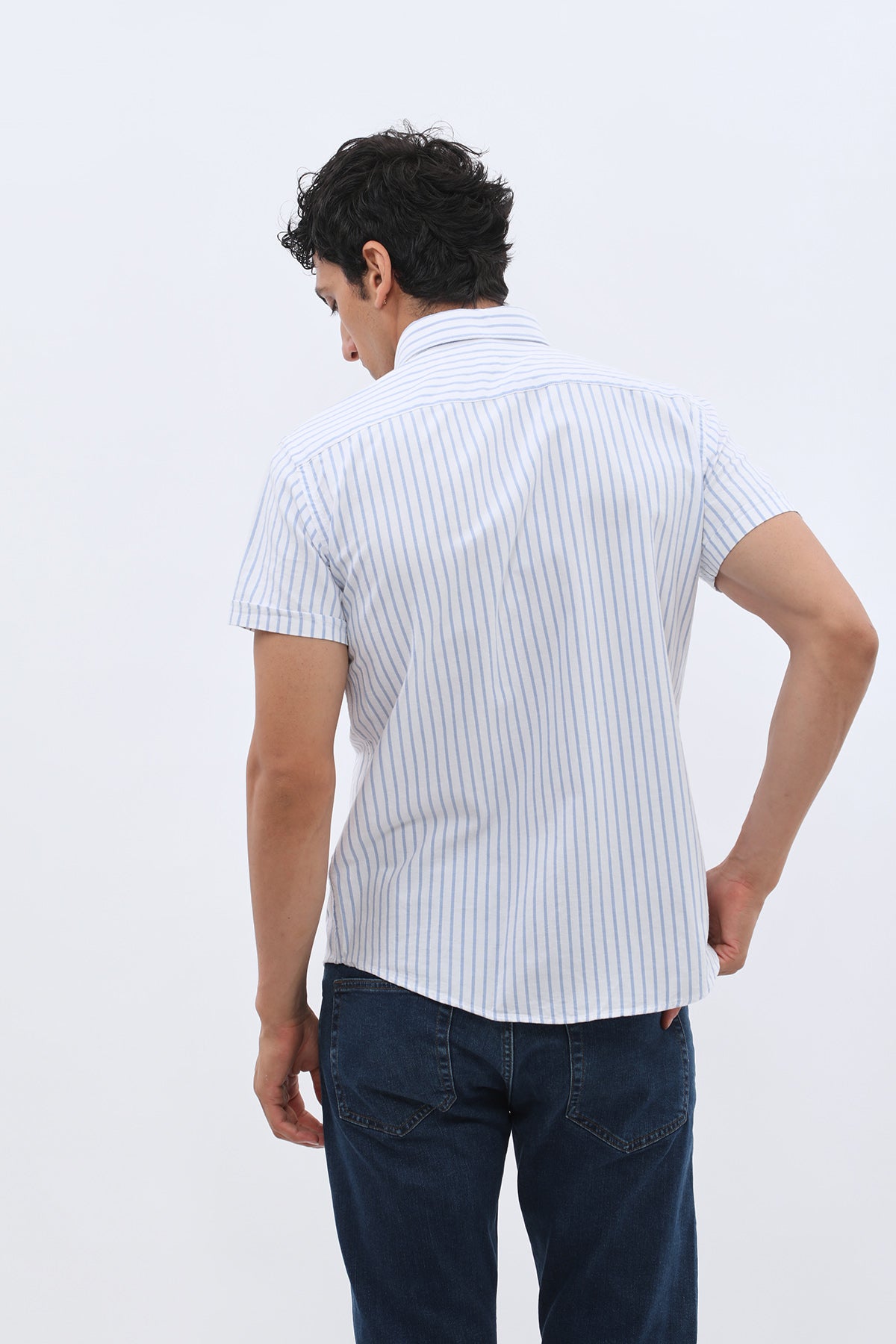 قميص أوكسفورد مخطط بأكمام قصيرة وقبة بأزرار من SHIRTSPRO - لون أزرق